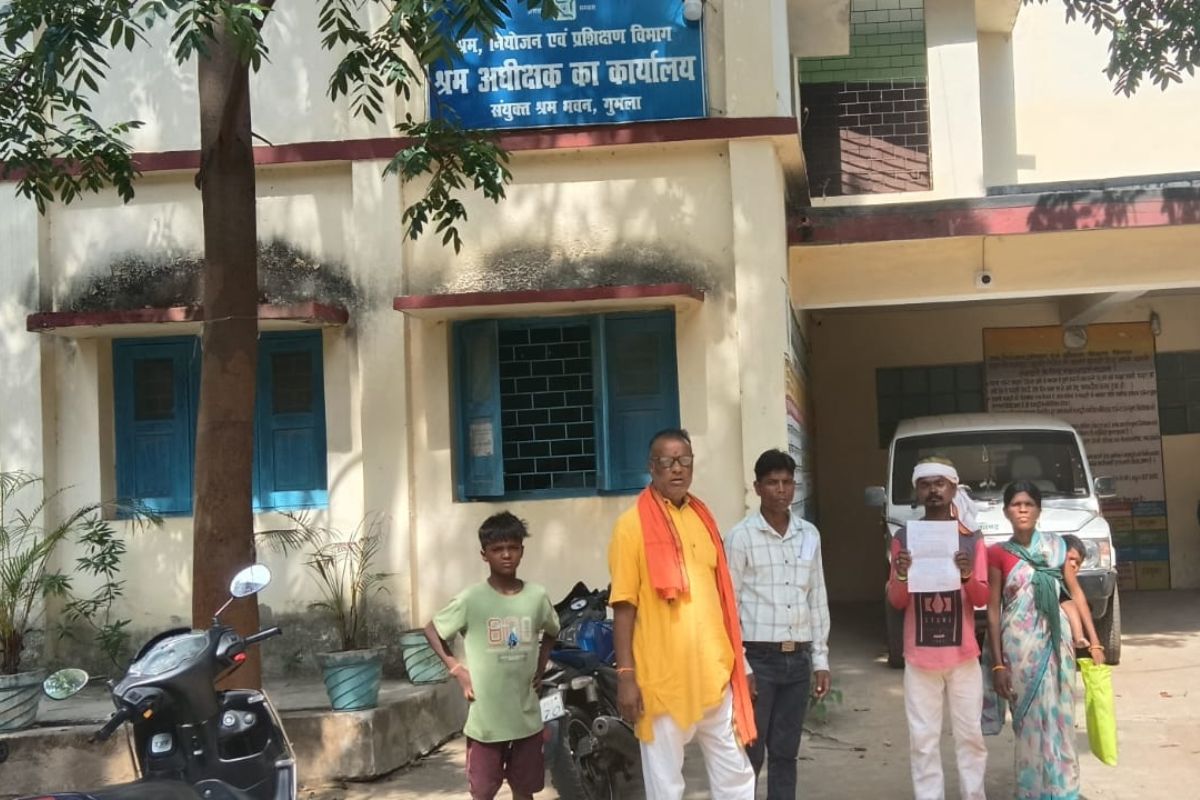 बनारस के ईंट भट्ठे में गुमला के मजदूरों को बनाया बंधक, मारपीट कर बिना मजदूरी दिए भगाया