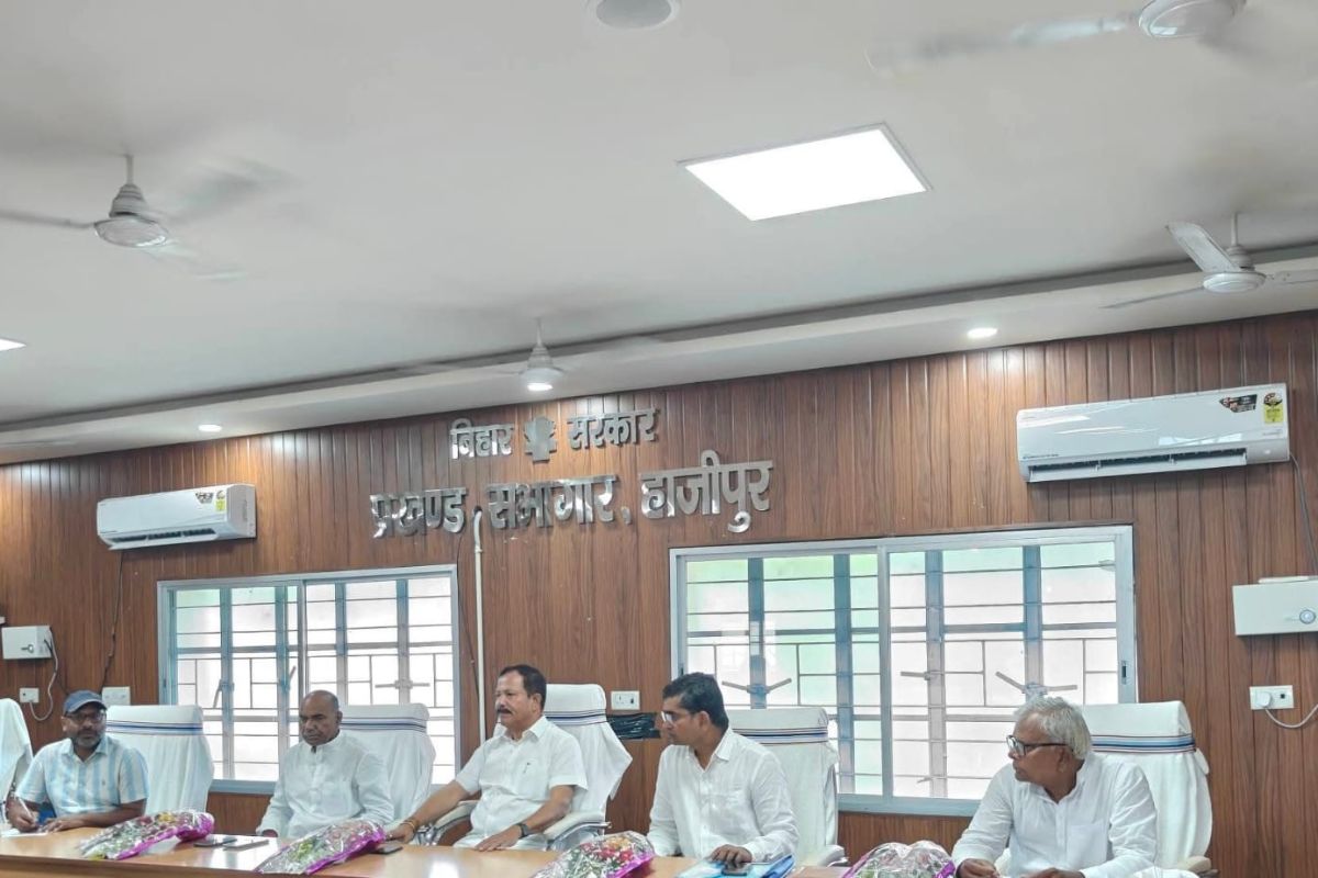 Hajipur News: बीस सूत्री बैठक में नहीं पहुंचे विभागीय अधिकारी, सदस्यों ने किया विरोध