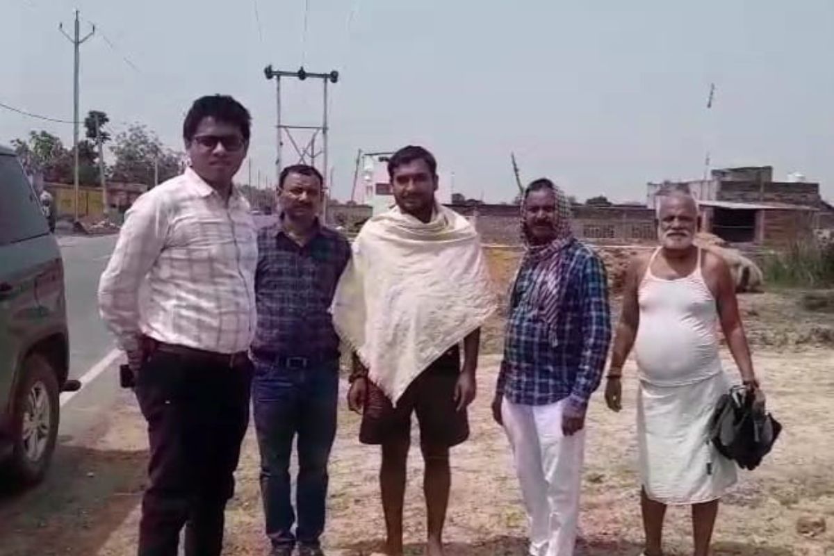 लखीसराय में जलजमाव पर सख्त हुआ प्रशासन, बीडीओ खुद पहुंचे गांव, जल्द समाधान का भरोसा