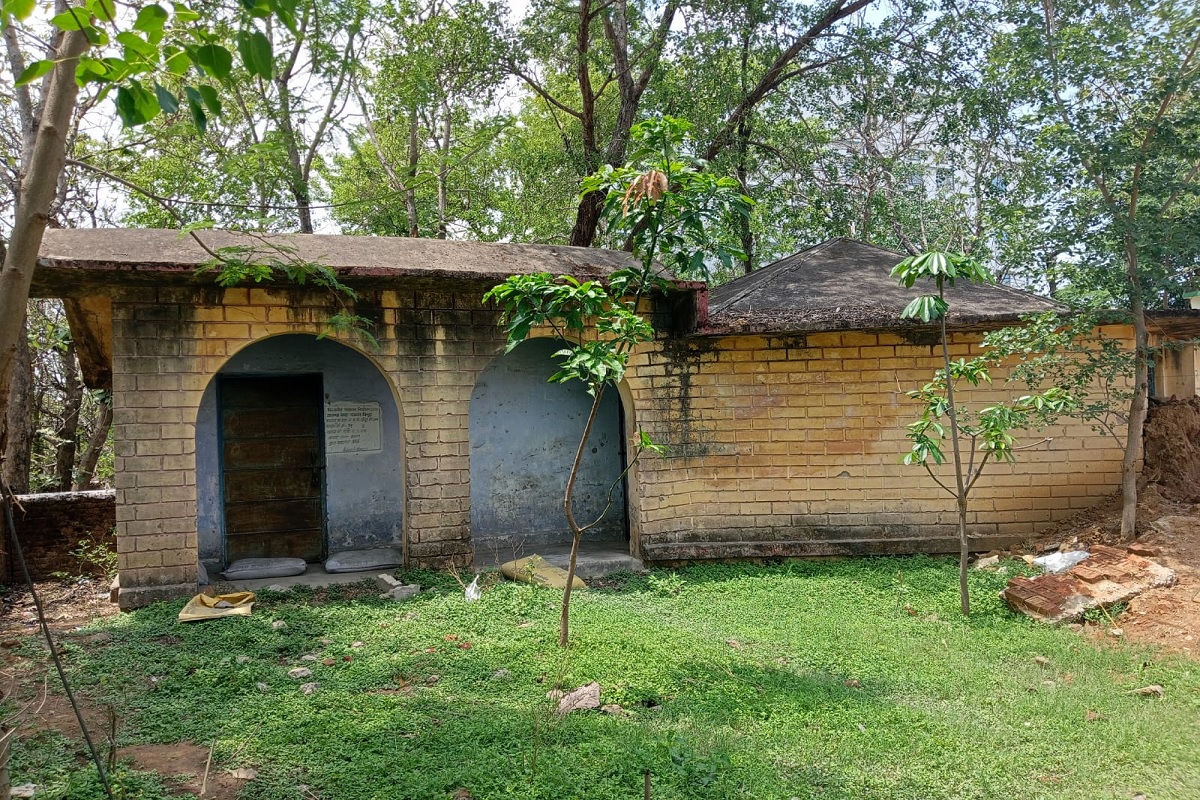 हजारीबाग के सीआरसी केंद्र बने ‘भूत बंगला’, शिक्षा व्यवस्था पर उठे सवाल