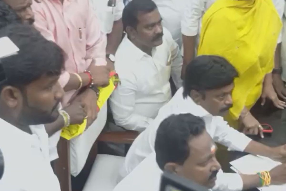 AIADMK के एक और विधायक इसाकी सुब्बैया ने इस्तीफा दिया, टीवीके से टिकट मिलने की उम्मीद