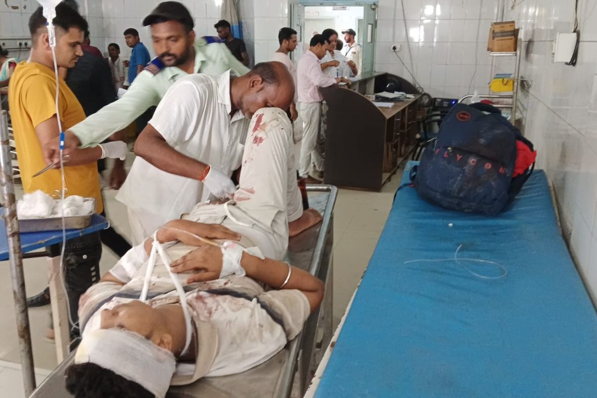 खगड़िया में NH-31 पर ऑटो ने ट्रैक्टर में मारी टक्कर, एक की मौत, तीन घायल