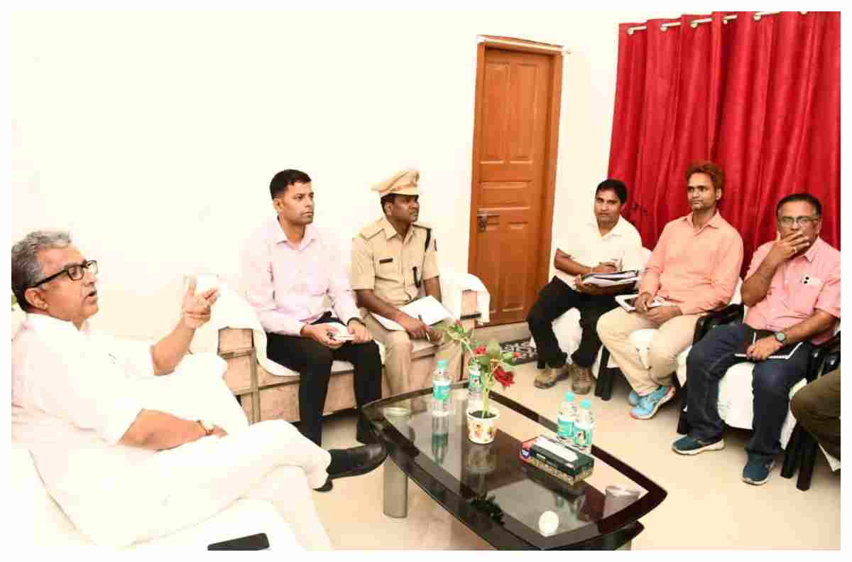 मधुबनी: जलजमाव से राहत के लिए झंझारपुर में उच्चस्तरीय समीक्षा बैठक, मंत्री नीतीश मिश्रा ने की पहल