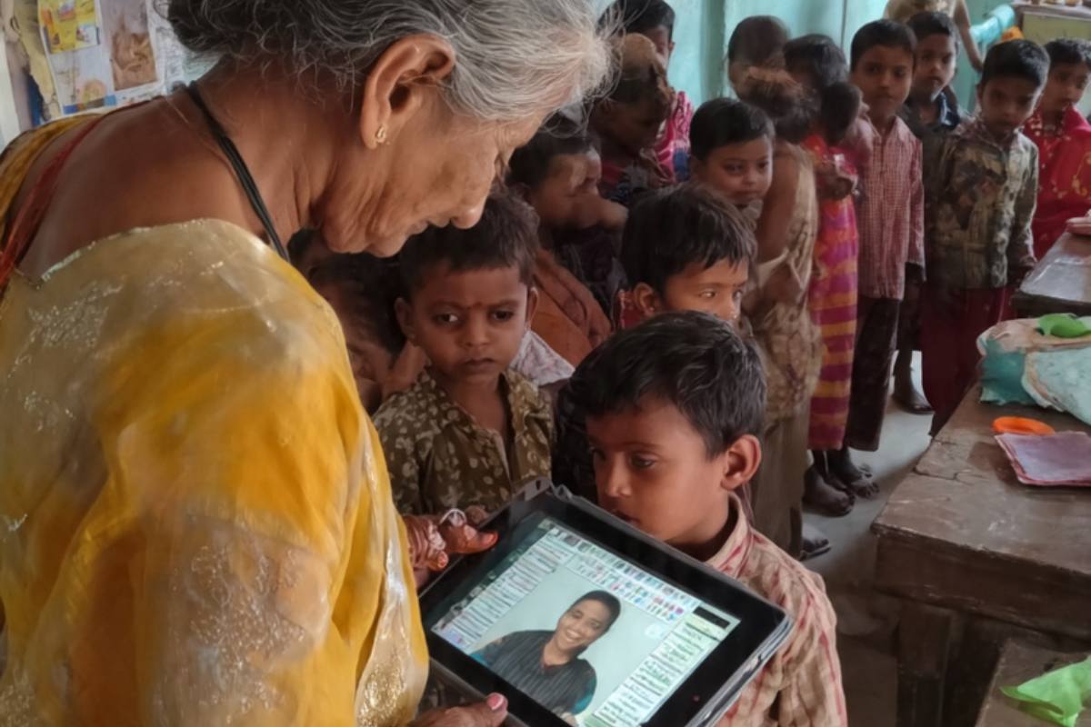 Madhubani: फेस कैप्चरिंग से हाई-टेक हुईं आंगनबाड़ी सेवाएं, झंझारपुर बना नंबर वन
