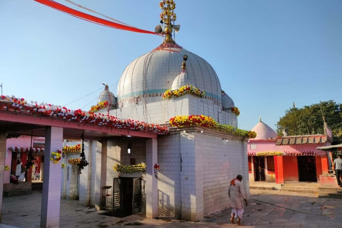 Madhubani: बाबा कपिलेश्वर मंदिर में जल्द दिखेगा बदलाव, प्रशासन ने शुरू की सौंदर्यीकरण की तैयारी