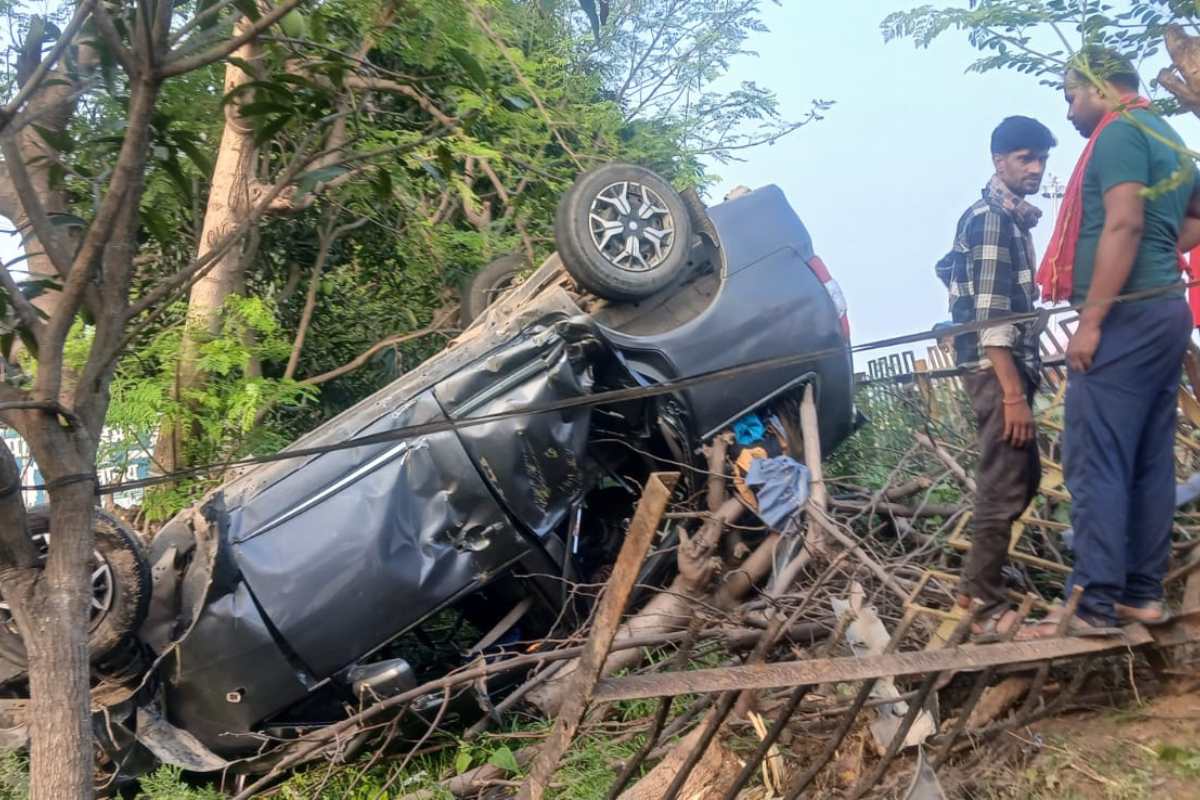 Madhubani: रेलिंग तोड़कर पलटी इनोवा कार, केरल के दो यात्री गंभीर रूप से घायल