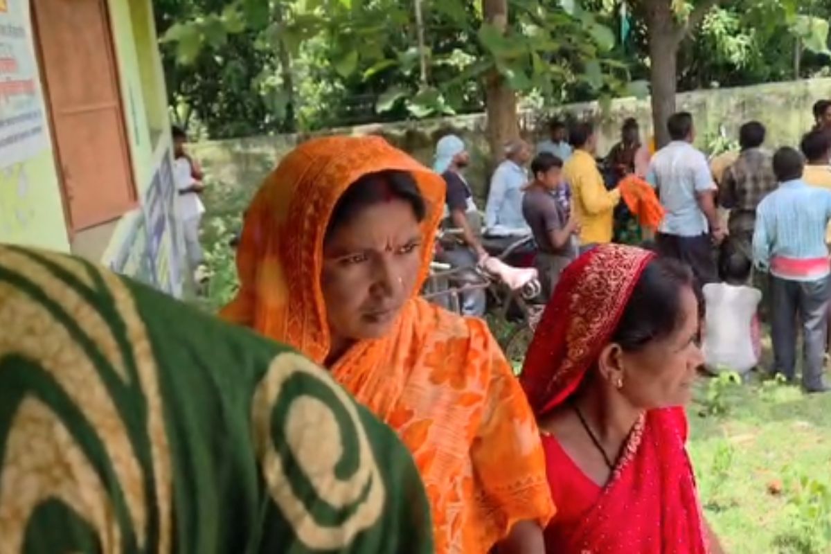 CM हेमंत के आदेश की उड़ी धज्जियां, दुमका में पानी को तरसीं ‘मंइयां सम्मान’ की लाभुक महिलाएं