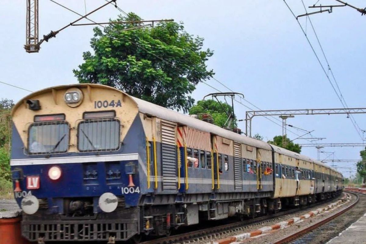 सीतामढ़ी से पटना का सफर हुआ आसान, दो और स्टेशनों पर रुकेगी मेमू इंटरसिटी ट्रेन, देखें नाम