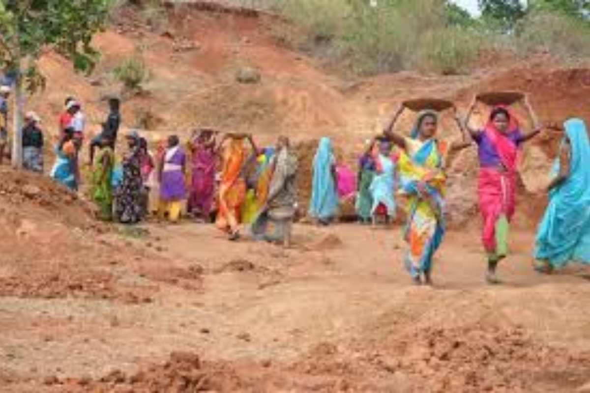 मोतिहारी: मनरेगा मेटों का भुगतान ठप, मेहनताने के लिए भटक रहे कर्मी