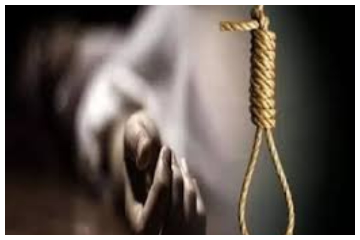 Motihari News: घर के अंदर फंदे से लटका मिला युवक, जांच में जुटी पुलिस