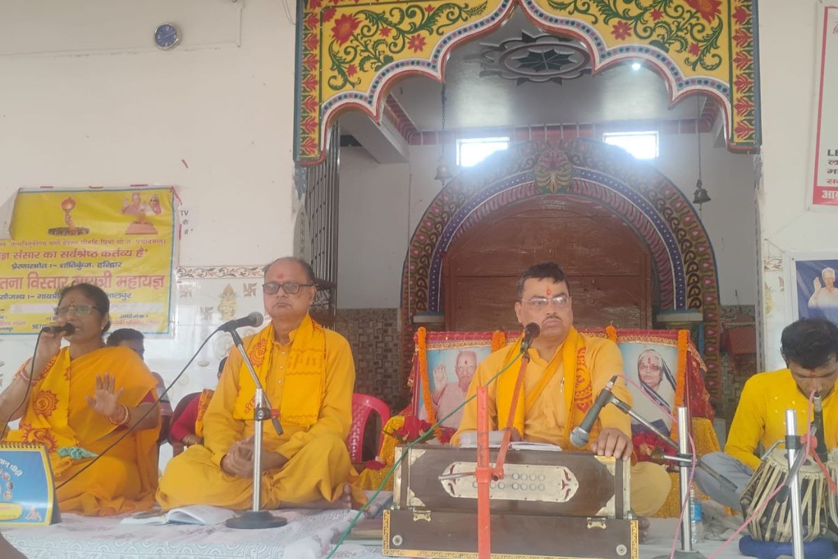 मुंगेर में गायत्री महायज्ञ से भक्तिमय हुआ गौरीपुर, 310 याजकों ने दी आहुति, 530 श्रद्धालु हुए शामिल