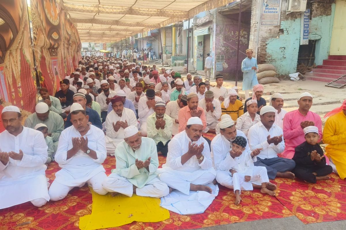 अमन-चैन के माहौल में अदा हुई बकरीद की नमाज, मांगी देश की खुशहाली की दुआ