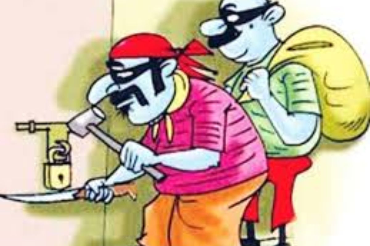 दो अधिकारी भाइयों के घर में लाखों की चोरी, बेटी की शादी के लिए रखे गहने भी ले उड़े
