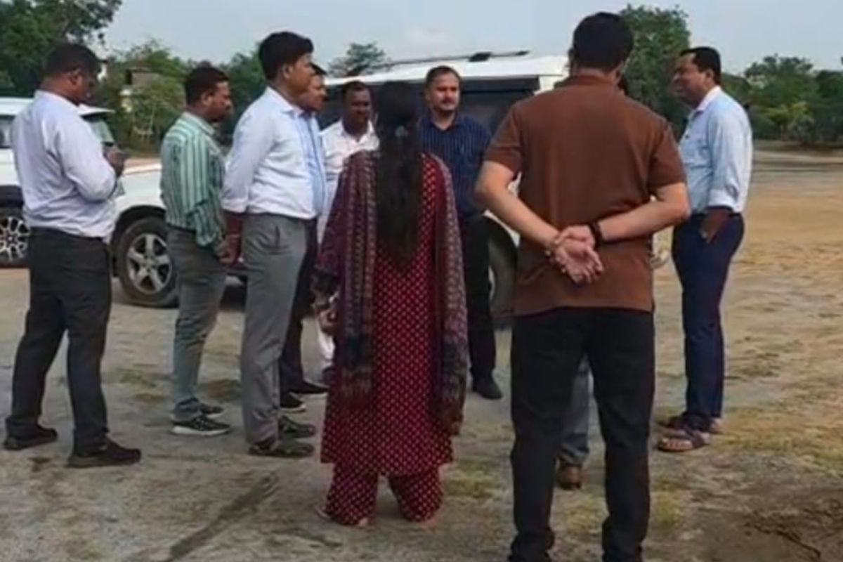 सीएम के संभावित दौरे को लेकर बभंडीह में बढ़ी हलचल, तैयारियों का अधिकारियों ने लिया जायजा