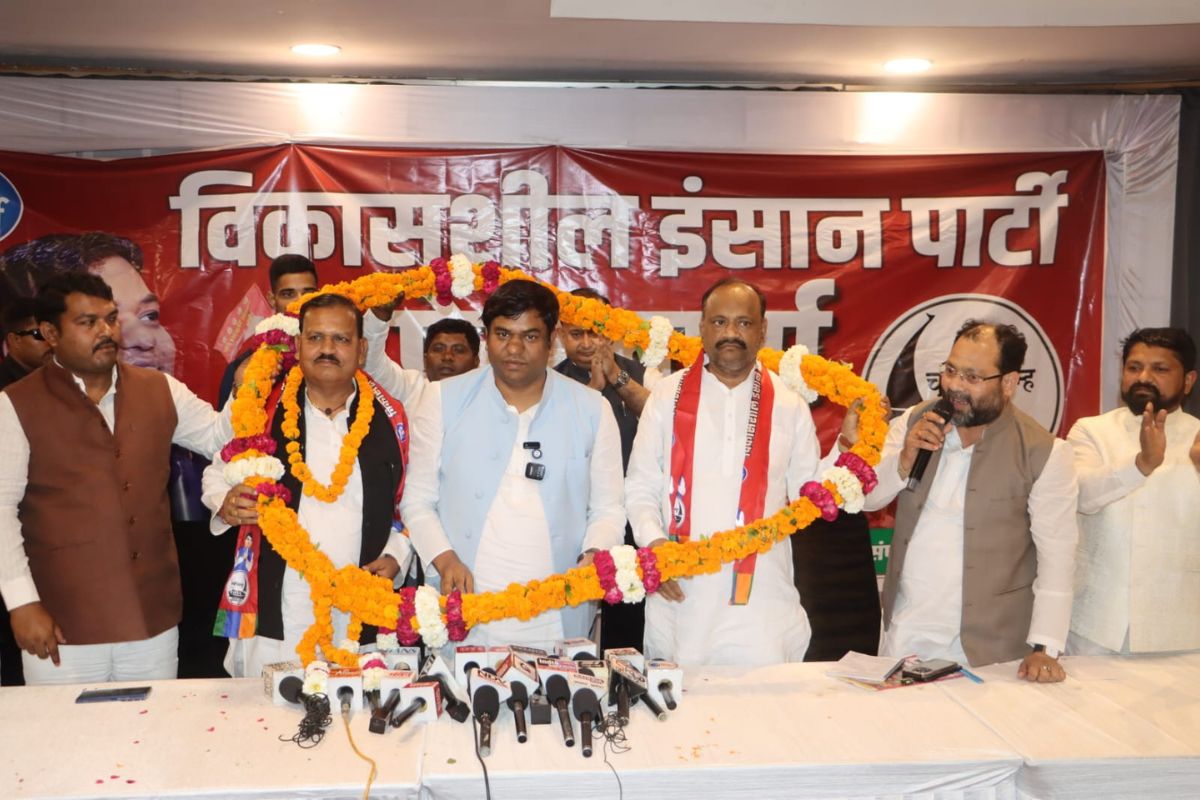 यूपी की राजनीति में मुकेश सहनी की बड़ी सेंध, सुभासपा प्रदेश अध्यक्ष और पूर्व मंत्री ने थामा VIP का दामन