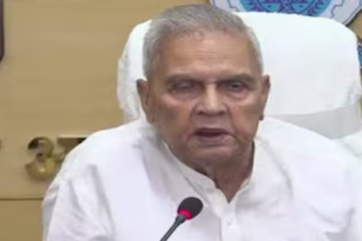 छपरा पहुंचे उपमुख्यमंत्री विजेंद्र यादव, समीक्षा बैठक में अधिकारियों को दिया सख्त निर्देश