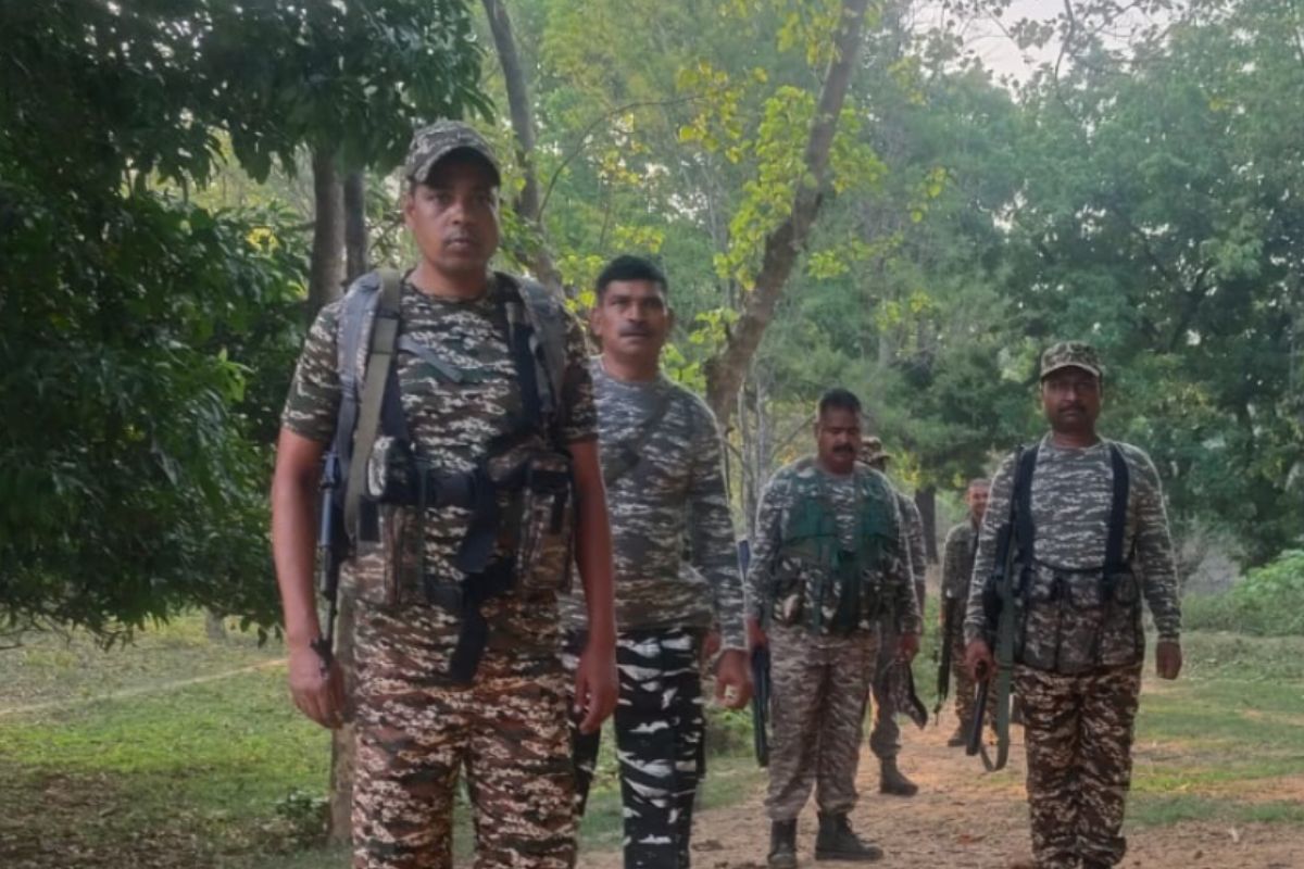 गया के जंगलों में हाई अलर्ट, IED मिलने के बाद दूसरे दिन भी नक्सलियों के खिलाफ सर्च ऑपरेशन जारी