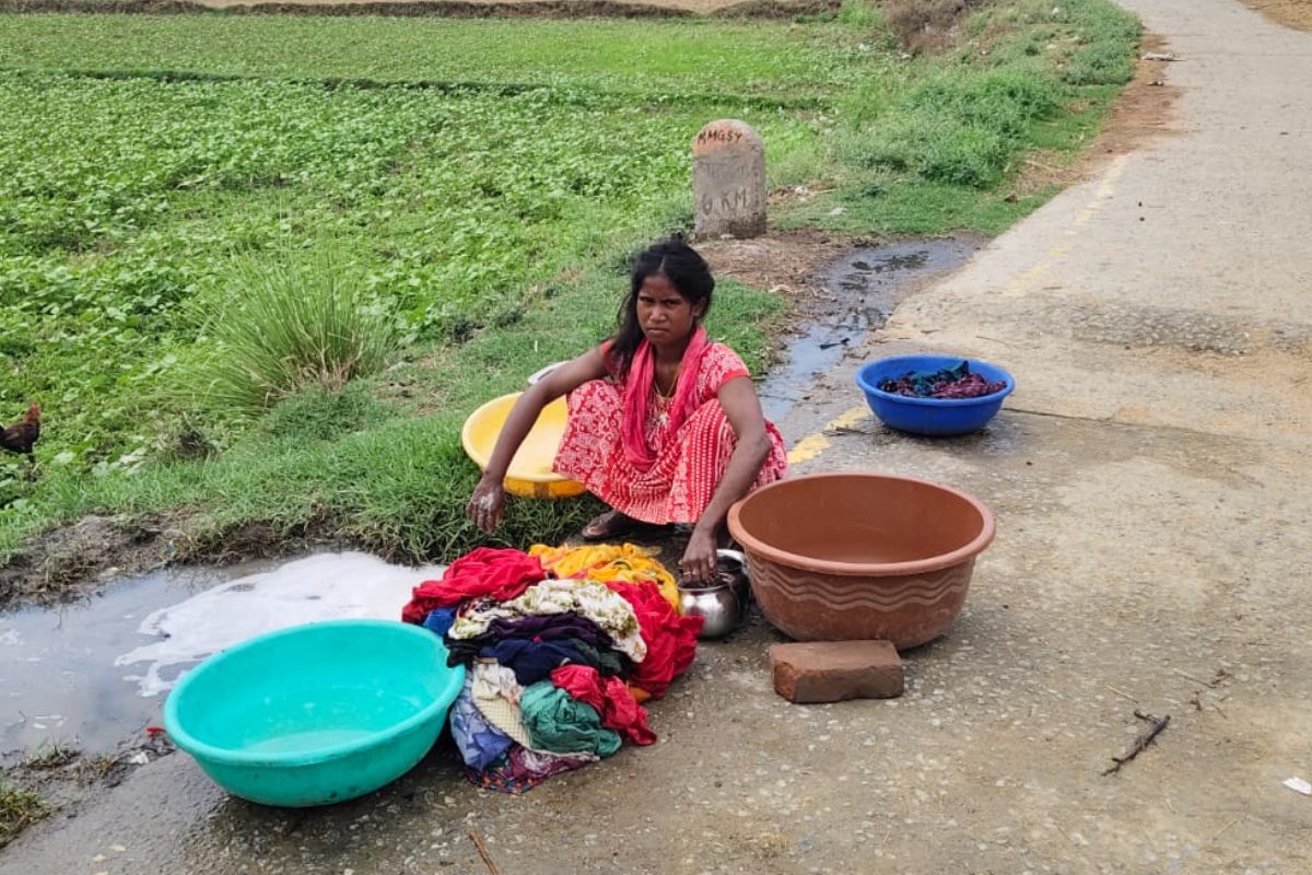 6 साल से सूखा पड़ा चापाकल, 3 साल से बंद नल-जल योजना, शेरघाटी में बूंद-बूंद पानी को तरस रहे ग्रामीण