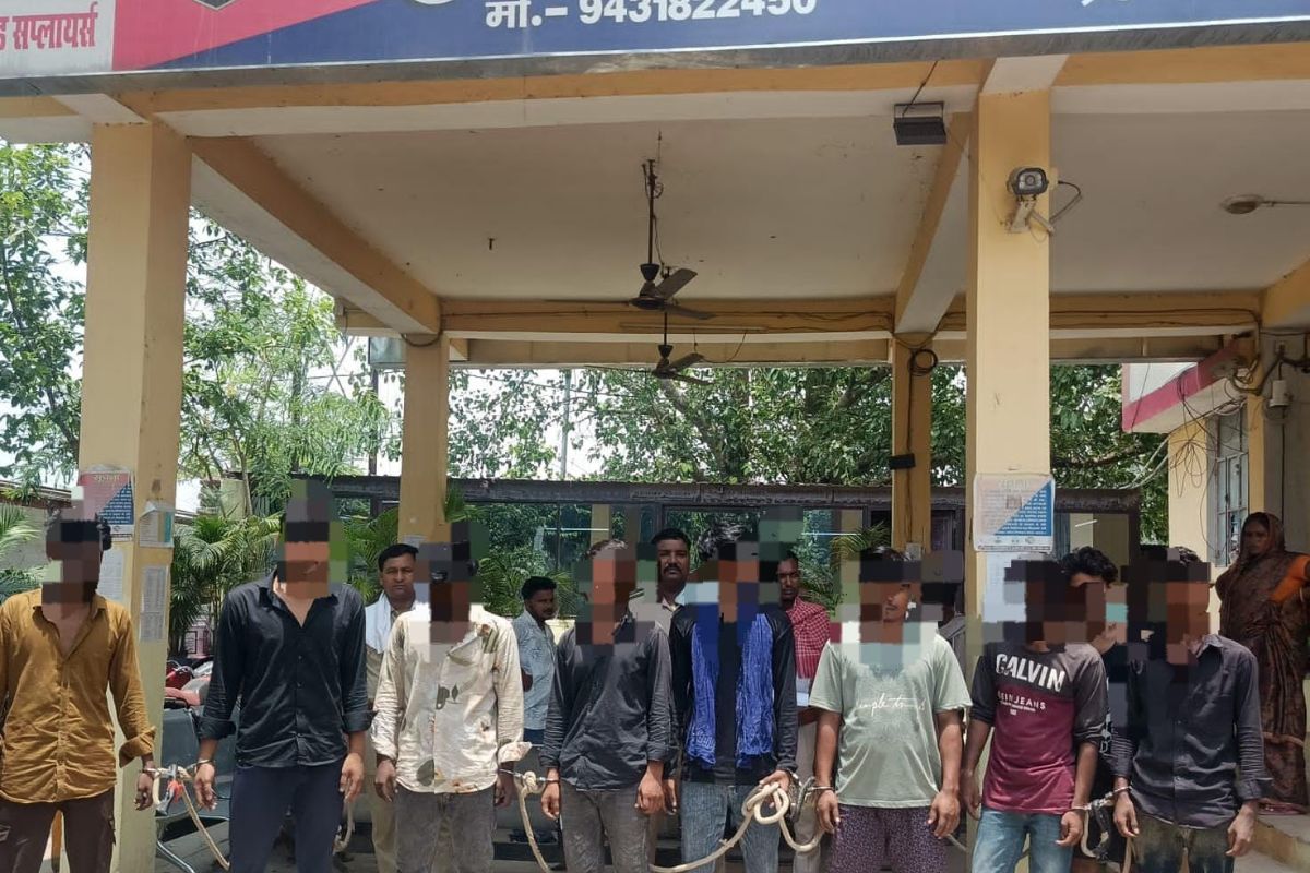 सारण में फोरलेन पुल के पास अपराधी कर रहे थे मीटिंग तभी पहुंची पुलिस, 9 शातिर गिरफ्तार, हथियार बरामद