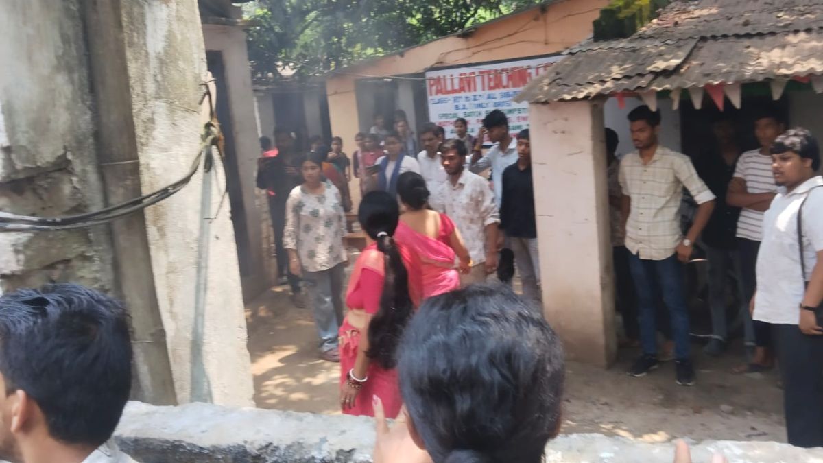कटिहार में ट्रस्ट की 8.53 एकड़ जमीन खाली, बुलडोजर कार्रवाई से तनाव और हंगामा