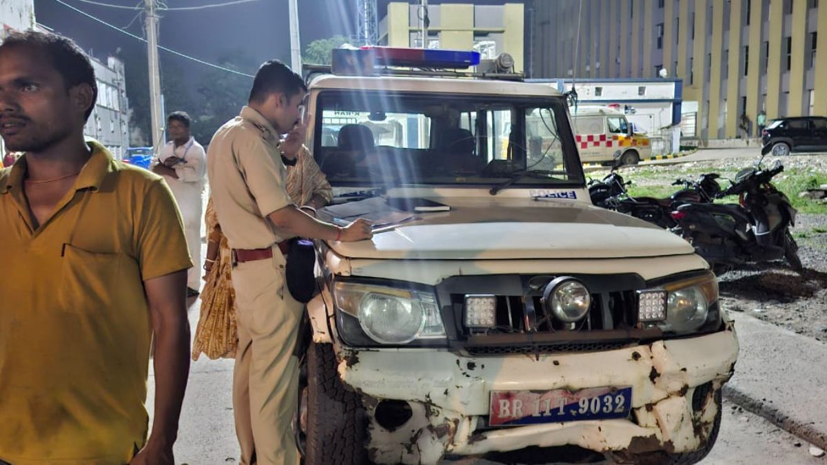 पूर्णिया में कोल्ड ड्रिंक्स लदी पिकअप वैन पलटी, बकरी लाने जा रही महिला की दर्दनाक मौत