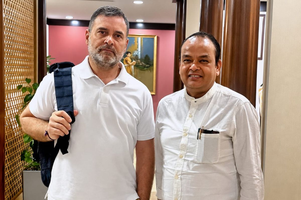 राहुल गांधी से मिले स्वास्थ्य मंत्री डॉ इरफान अंसारी, दिया जामताड़ा आने का न्यौता