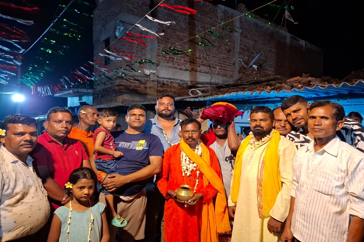 पिठोरिया में मंडा पूजा का शुभारंभ, 14 दिनों तक चलेगा आस्था का महापर्व