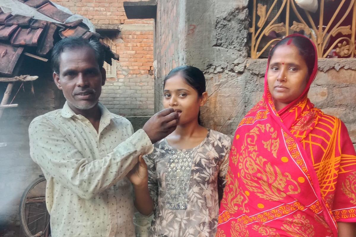 आर्ट्स में राधानगर की रेशमी कुमारी बनी साहिबगंज टॉपर, पांच किलोमीटर साइकिल से जाती थी स्कूल