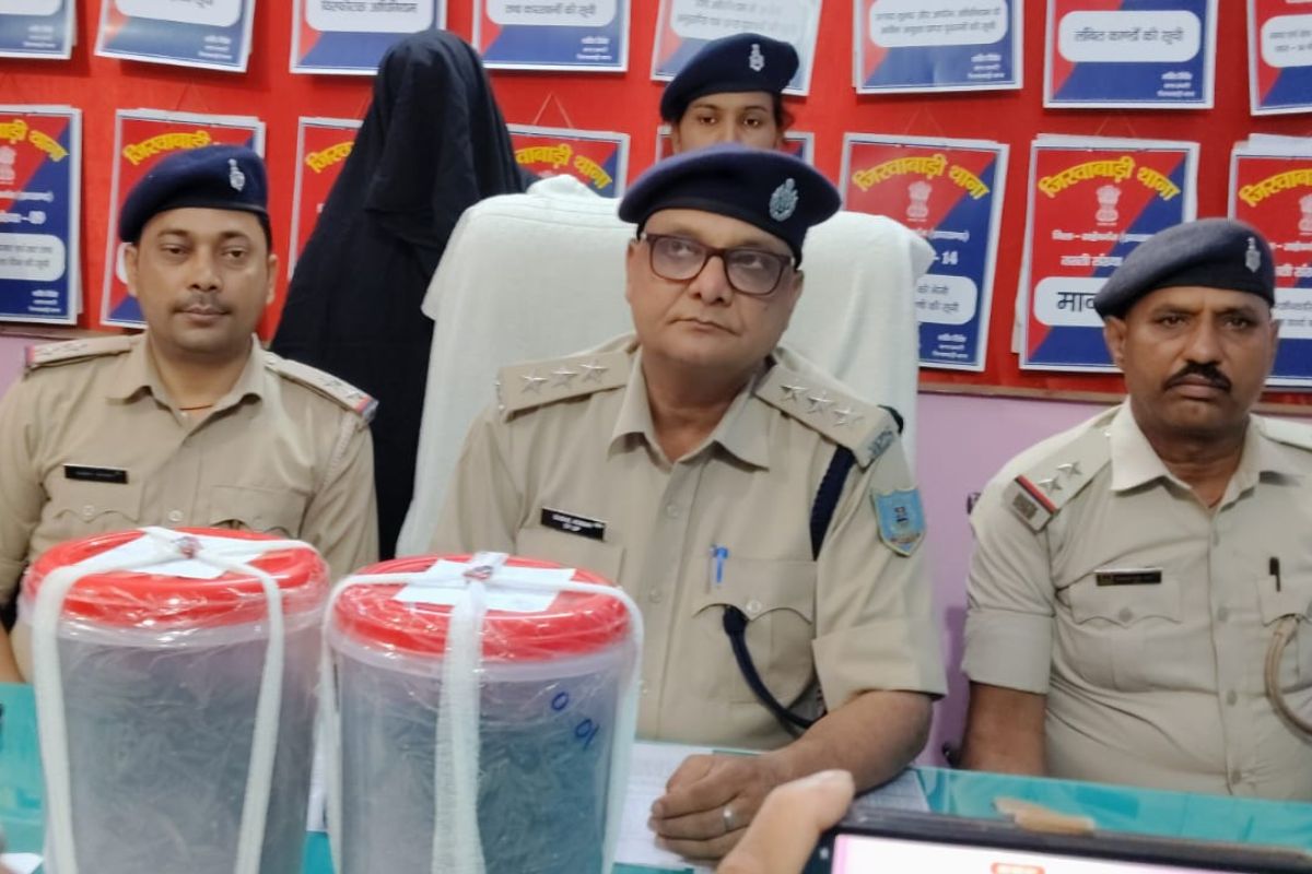 Sahibganj: 3.44 किलो गांजे के साथ महिला गिरफ्तार, अवैध गांजा कारोबार पर बड़ा प्रहार