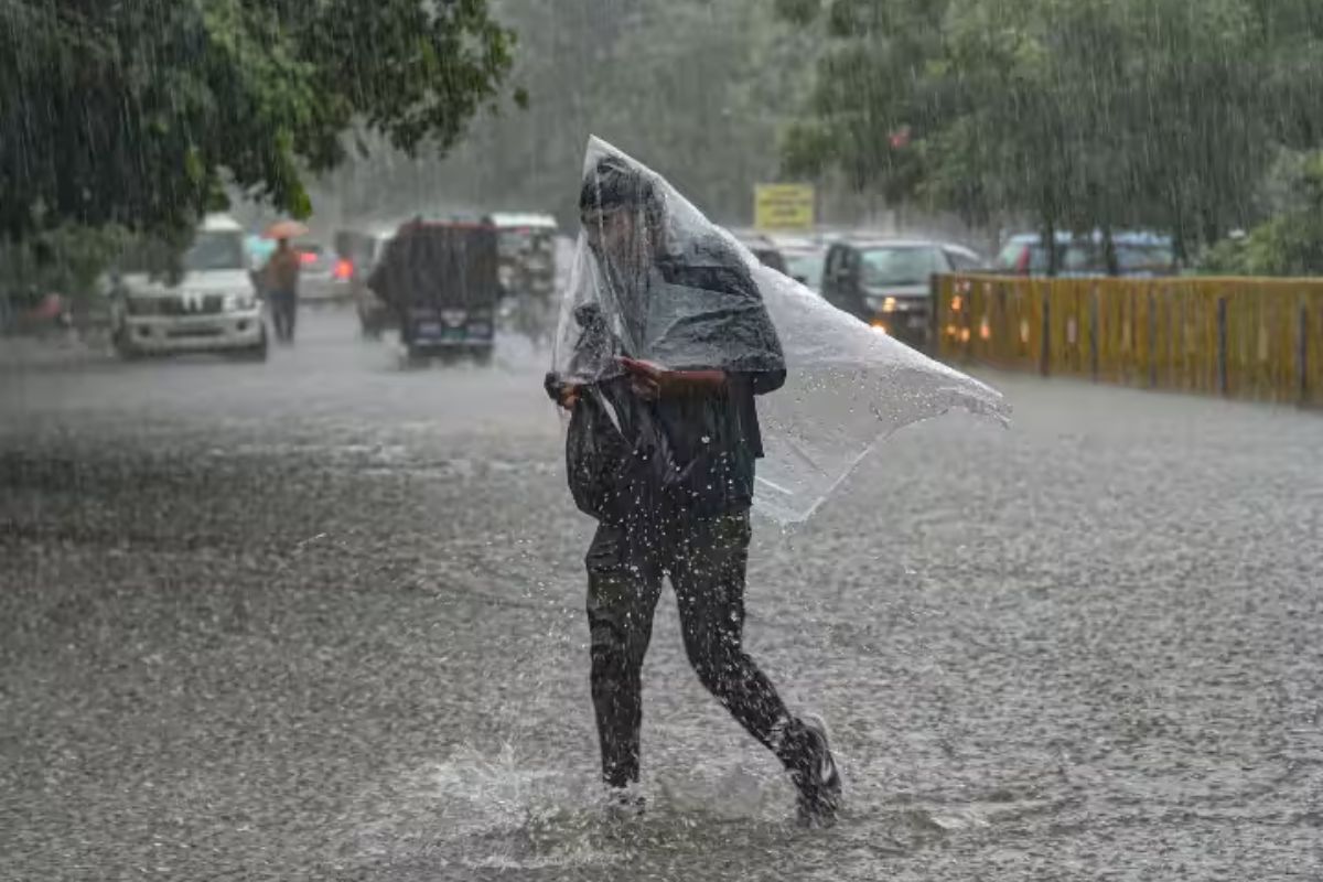 Sitamarhi Weather Update: आज फिर तेज आंधी और बारिश का अलर्ट, जानें शहर के कार्यक्रम