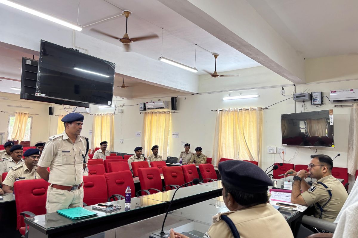 Motihari News: पुलिस ट्रेनिंग में लापरवाही बर्दाश्त नहीं, एसपी ने अनुदेशकों को दिए प्रशिक्षण सख्त बनाने के निर्देश