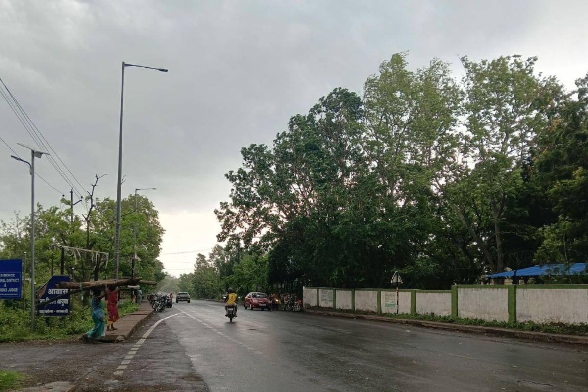पहले चली ठंडी हवा, फिर उठी काली घटा, सरायकेला-खरसावां में मौसम हुआ सुहाना