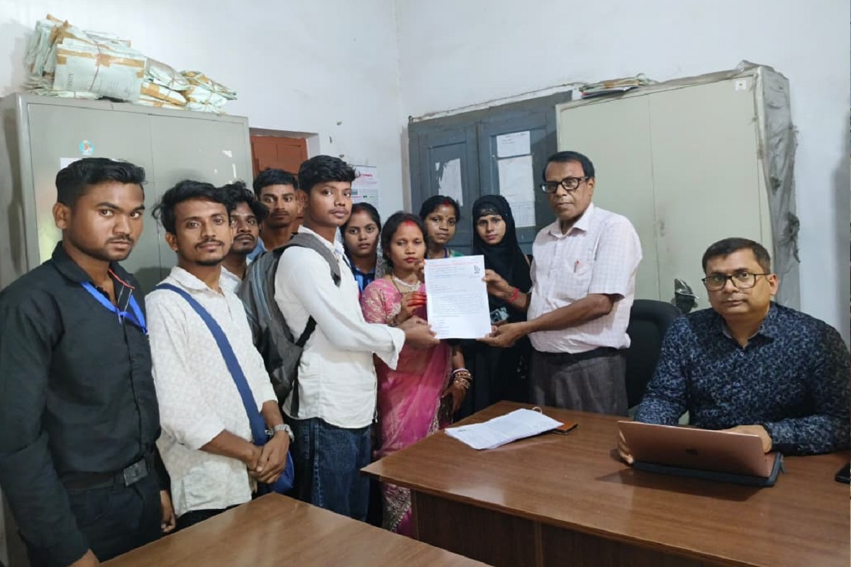 चांडिल के सिंहभूम कॉलेज से होम साइंस और सोशियोलॉजी विभाग बंद, छात्रों ने सौंपा ज्ञापन