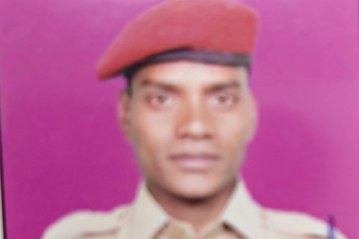 ड्यूटी के दौरान चली गोली, गले को चीरते हुए माथे से हुई पार, सिमडेगा में आरक्षी की मौत पर SP ने गठित की जांच टीम