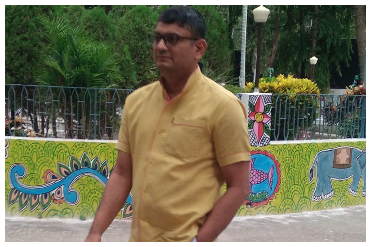 Sitamarhi News: समाहरणालय में ‘नो व्हीकल डे’ की धूम, गाड़ियों को छोड़ पैदल दफ्तर पहुंचे प्रभारी डीएम और अफसर