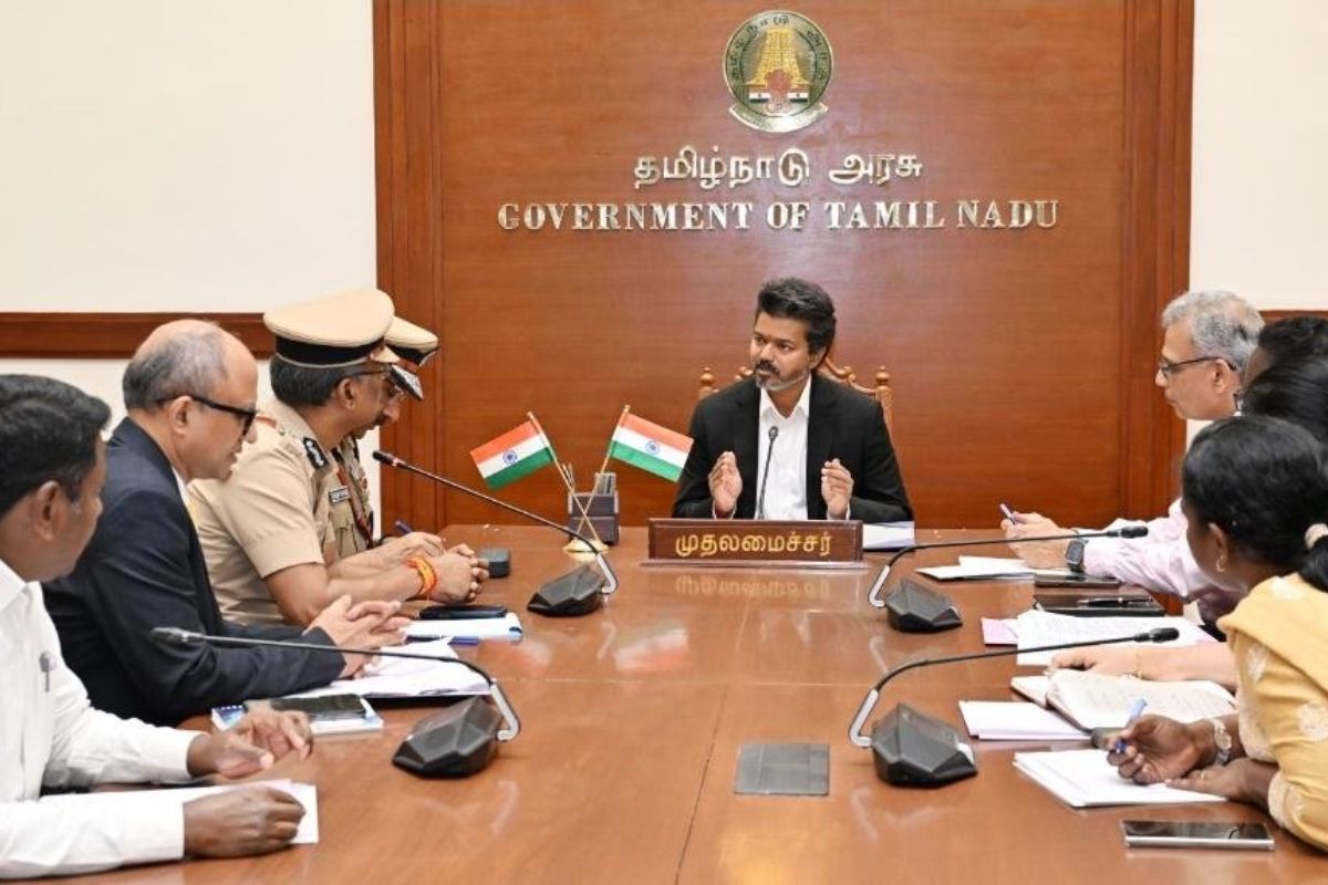 CM बनते ही एक्शन में विजय, लॉ एंड ऑर्डर सिचुएशन पर अधिकारियों संग बैठक की