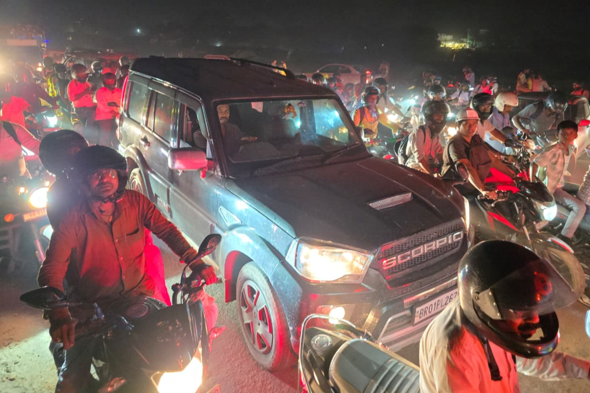 गांधी सेतु पर ब्लैकआउट का असर, 15 मिनट के अंधेरे ने थामी रफ्तार, 10 km का महाजाम