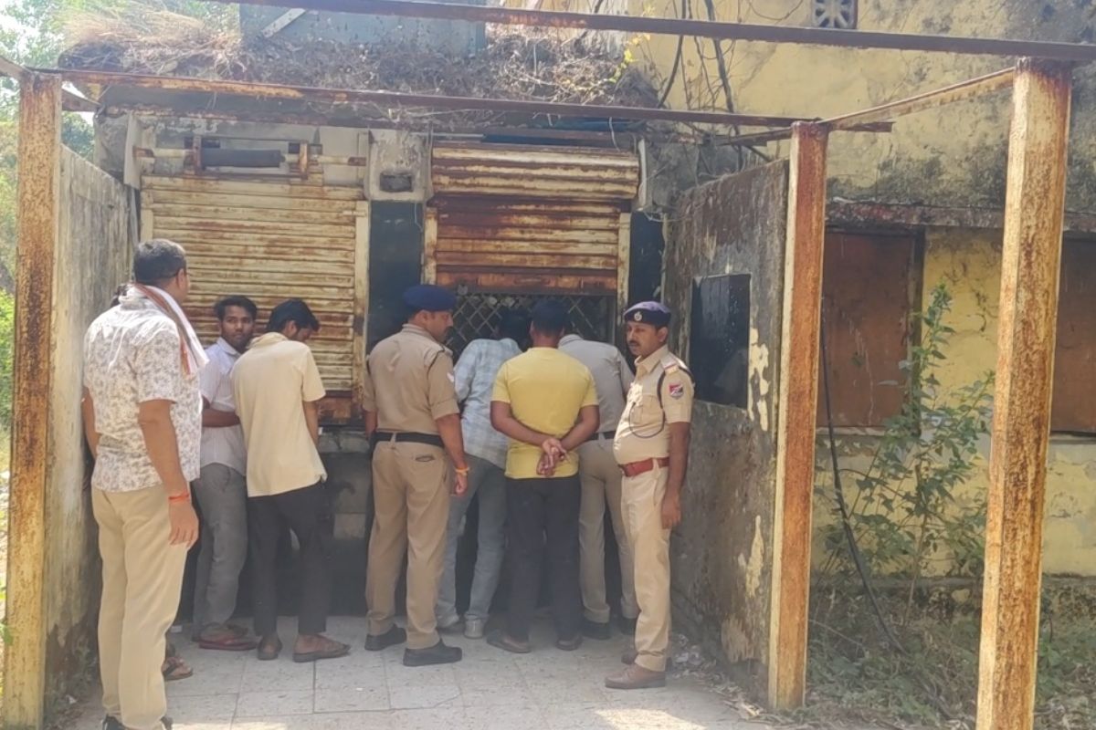 गयाजी में आरपीएफ की छापेमारी, फर्जी तरीके से टिकट खरीद-बिक्री करने वालों पर शिकंजा