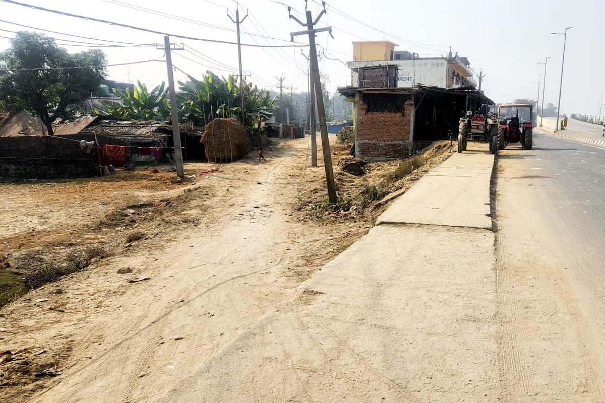 एलआरपी चौक पेट्रोल पंप से बंधन बैंक बाईपास सड़क निर्माण में देरी, एलआरपी अंडरपास पर लग रहा जाम; राहगीर परेशान