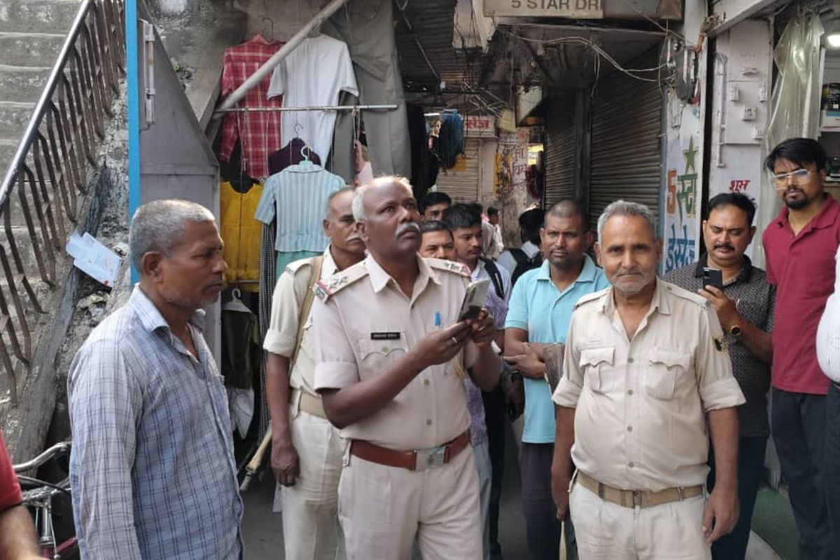 रोहतास में दुकानदारों के उड़े होश, चोरों ने ताला तोड़ उड़ाई लाखों की संपत्ति
