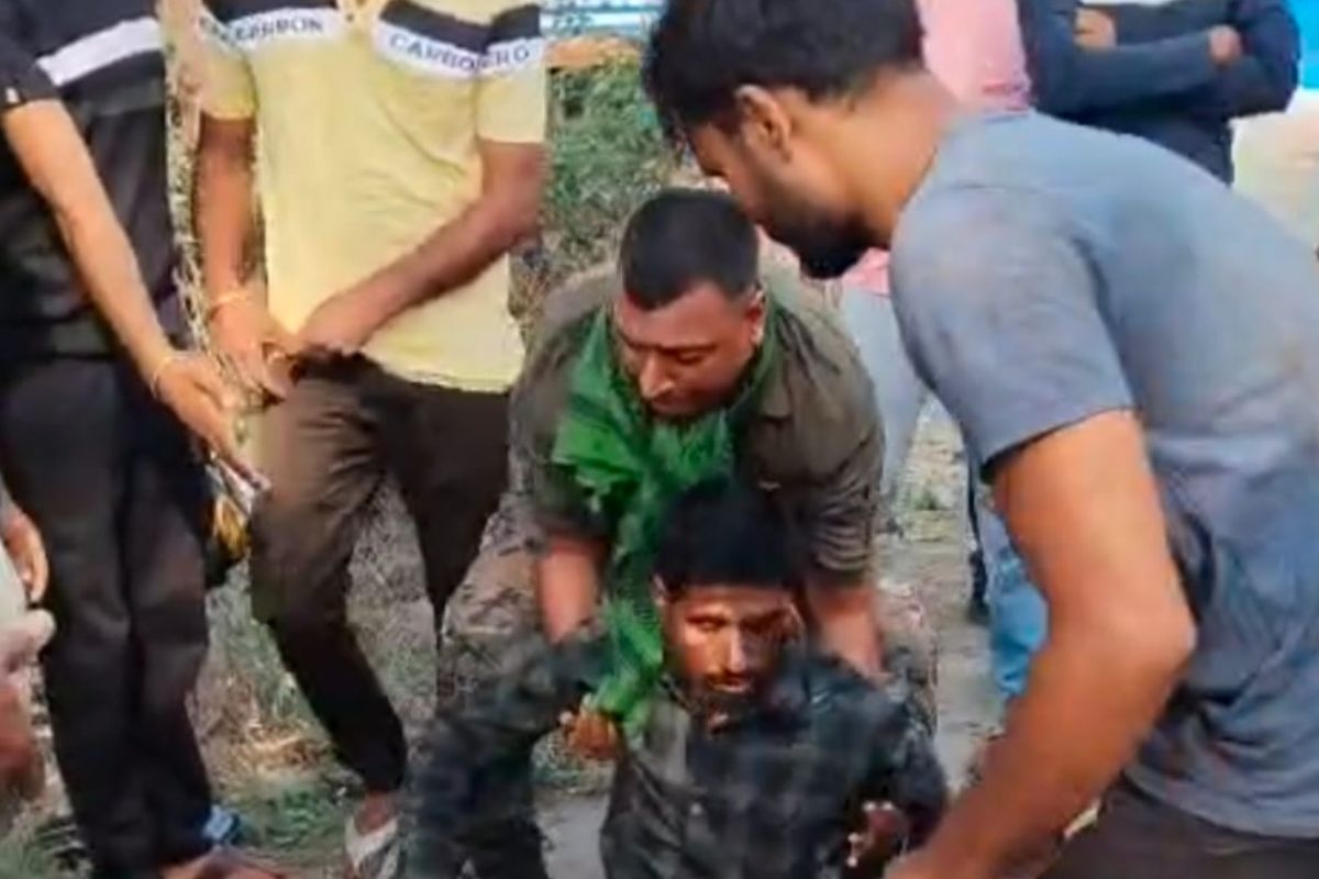 औरंगाबाद में भीषण सड़क हादसा, 3 युवकों की हालत नाजुक