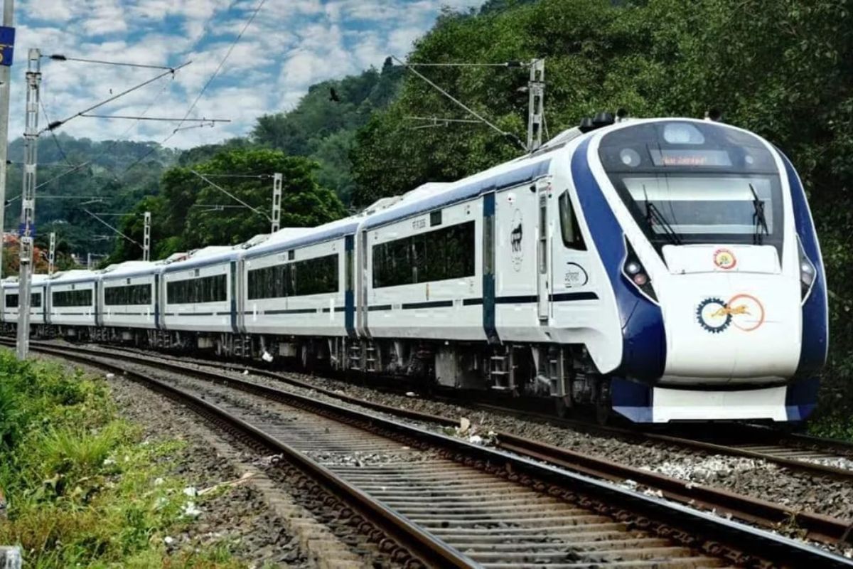 गया-कोडरमा रेलखंड पर 45 मिनट तक रुकी रही वंदे भारत ट्रेन, इस कारण परिचालन बाधित