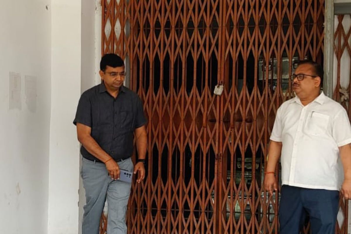 नालंदा में चुनाव से पहले ईवीएम वेयरहाउस की कड़ी निगरानी, डीएम ने किया औचक निरीक्षण