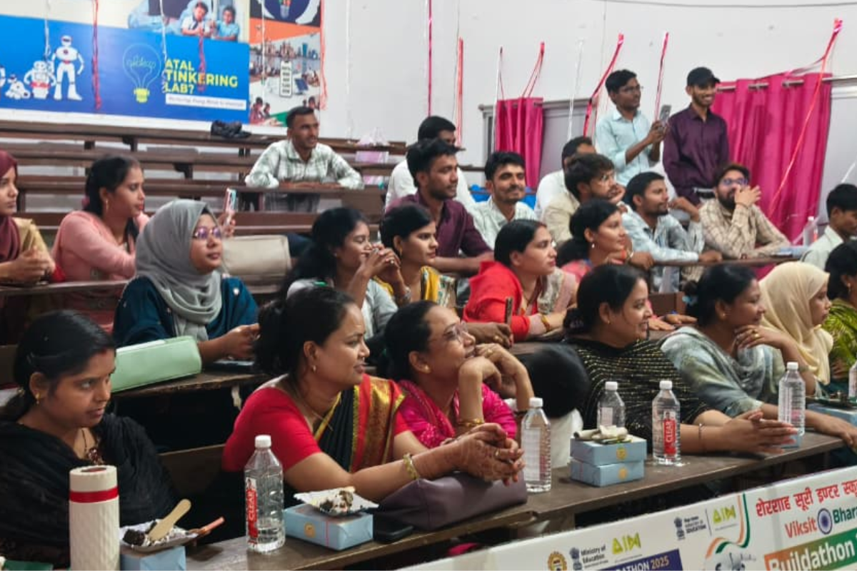 भावी शिक्षकों ने सीखे क्लासरूम मैनेजमेंट के गुर, सासाराम के शेरशाह सूरी स्कूल में बी.एड प्रशिक्षुओं का विदाई समारोह आयोजित