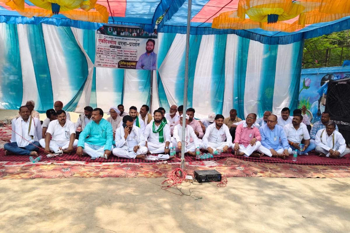 Siwan News : नीट पेपर लीक, अपराध और अवैध वसूली के खिलाफ राजद का एकदिवसीय धरना