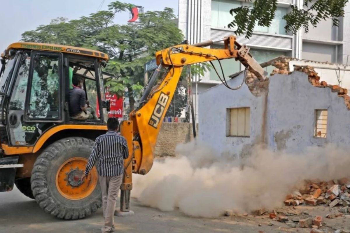 शेखपुरा के एनएच किनारे अवैध ढाबों पर चलेगा बुलडोजर, 60 दिन में हटेगा अतिक्रमण, डीएम ने बनाई स्पेशल टास्क फोर्स