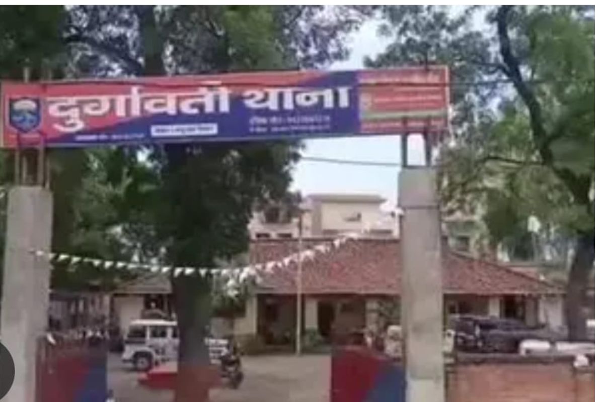 कैमूर में पुलिस की बड़ी कार्रवाई, छापेमारी में 50 बोतल शराब बरामद; फरार तस्कर की तलाश जारी