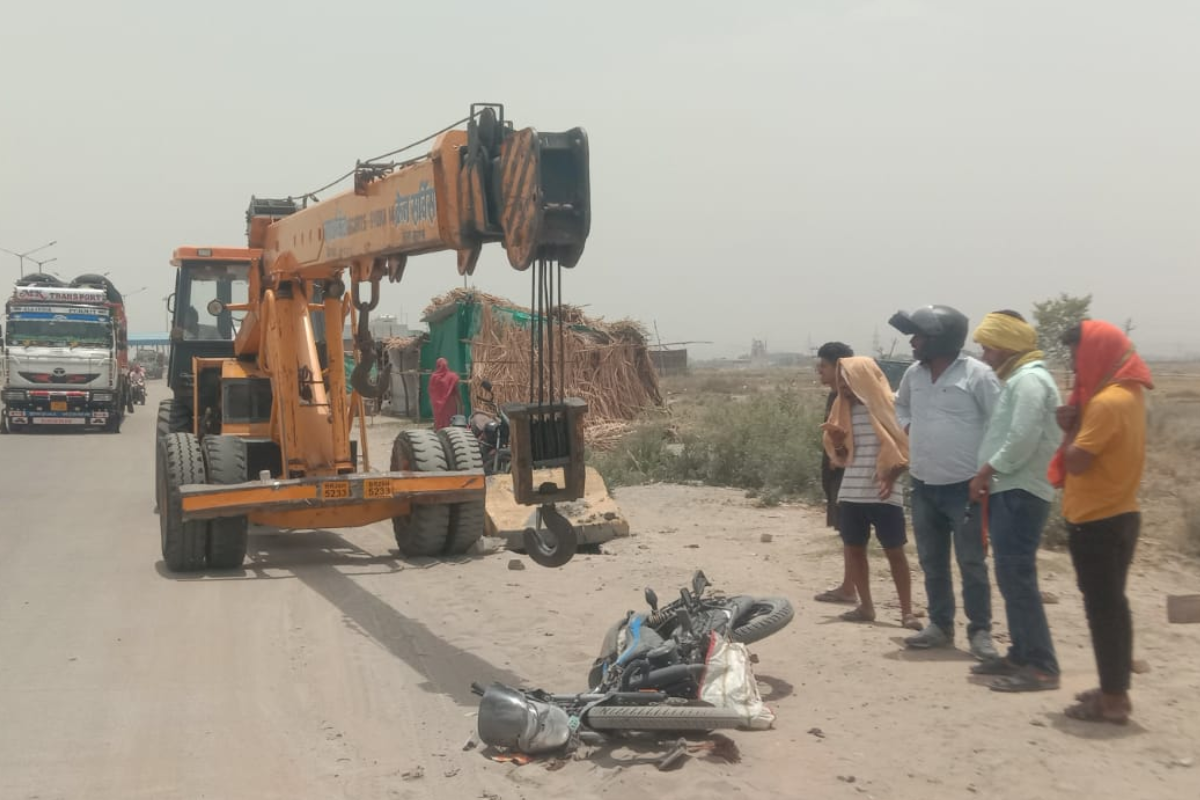 सासाराम टोल प्लाजा के पास हादसा, ट्रक की टक्कर से बाइक सवार सास की मौत, दामाद गंभीर रूप से जख्मी