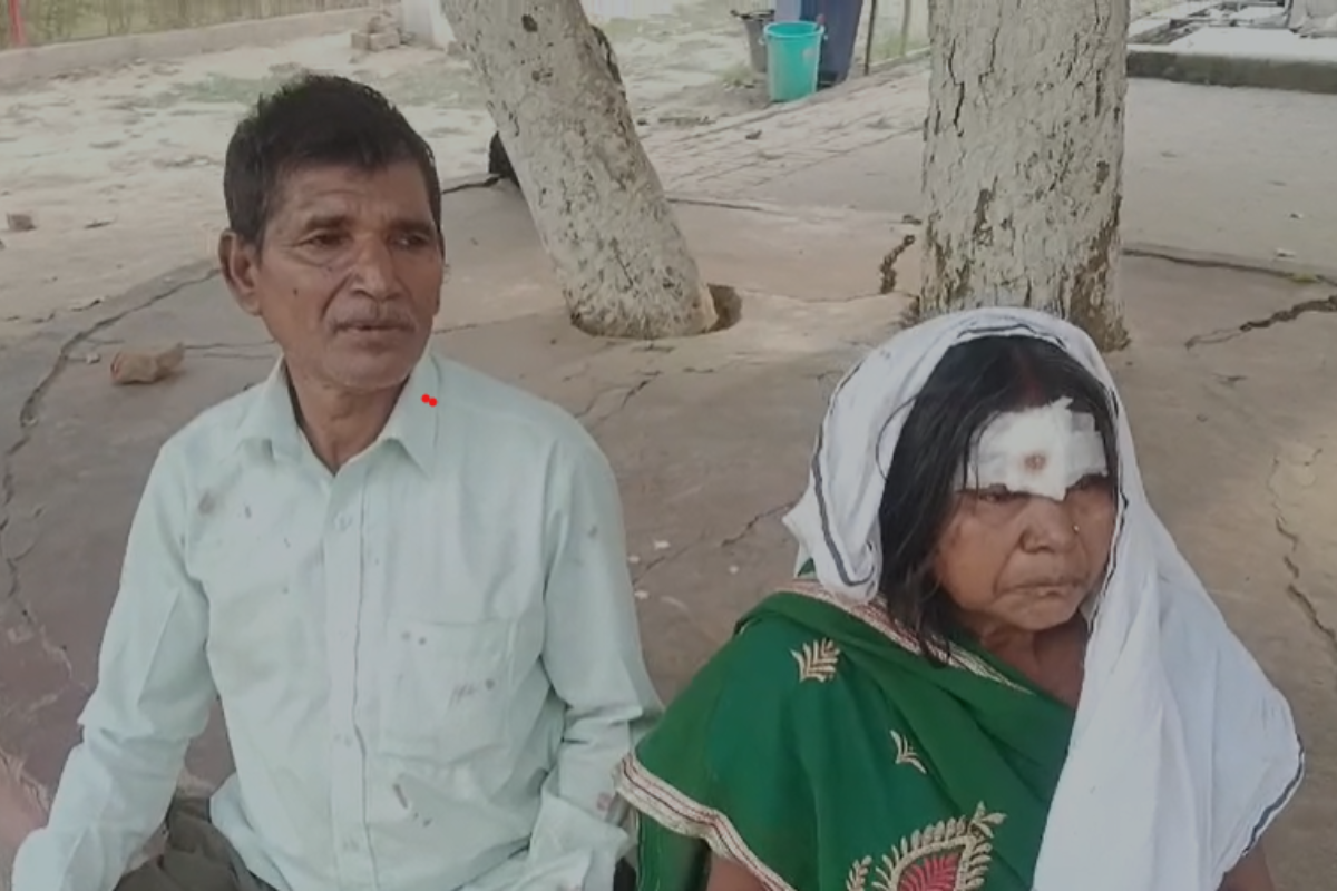 चमकी बुखार पीड़ित बच्ची को पटना ले जा रही बोलेरो बिजली पोल से टकराकर पलटी, 7 लोग गंभीर रूप से घायल