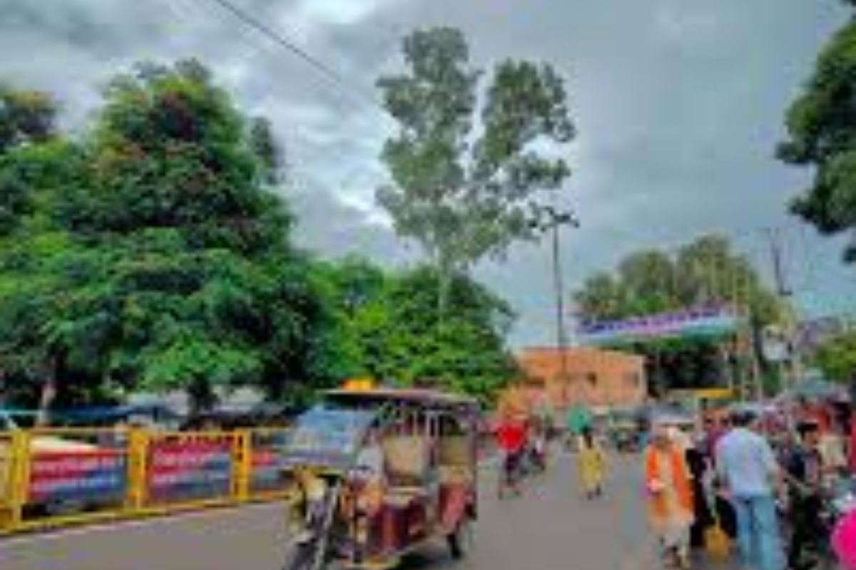 Siwan News : आंधी व बूंदाबांदी से बदला मौसम, प्रचंड गर्मी से लोगों को मिली राहत